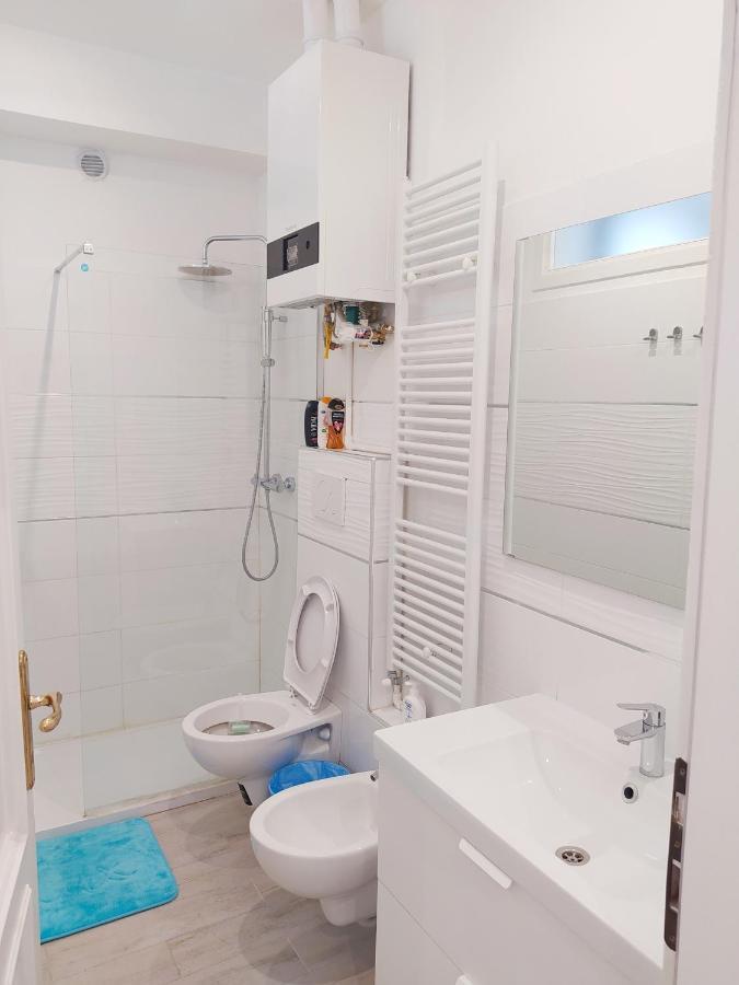Modern Room With Private Bathroom Trente Extérieur photo