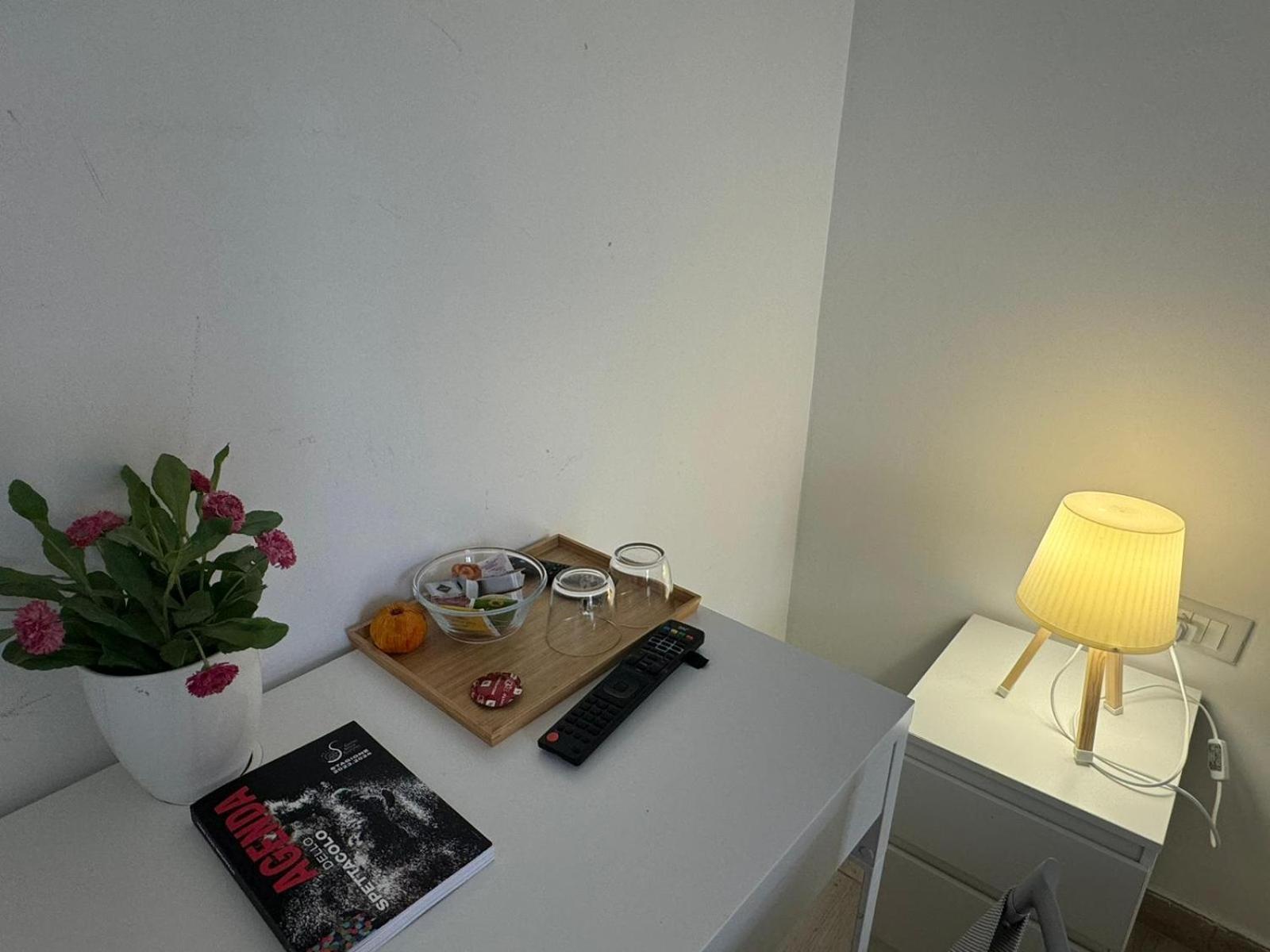 Modern Room With Private Bathroom Trente Extérieur photo
