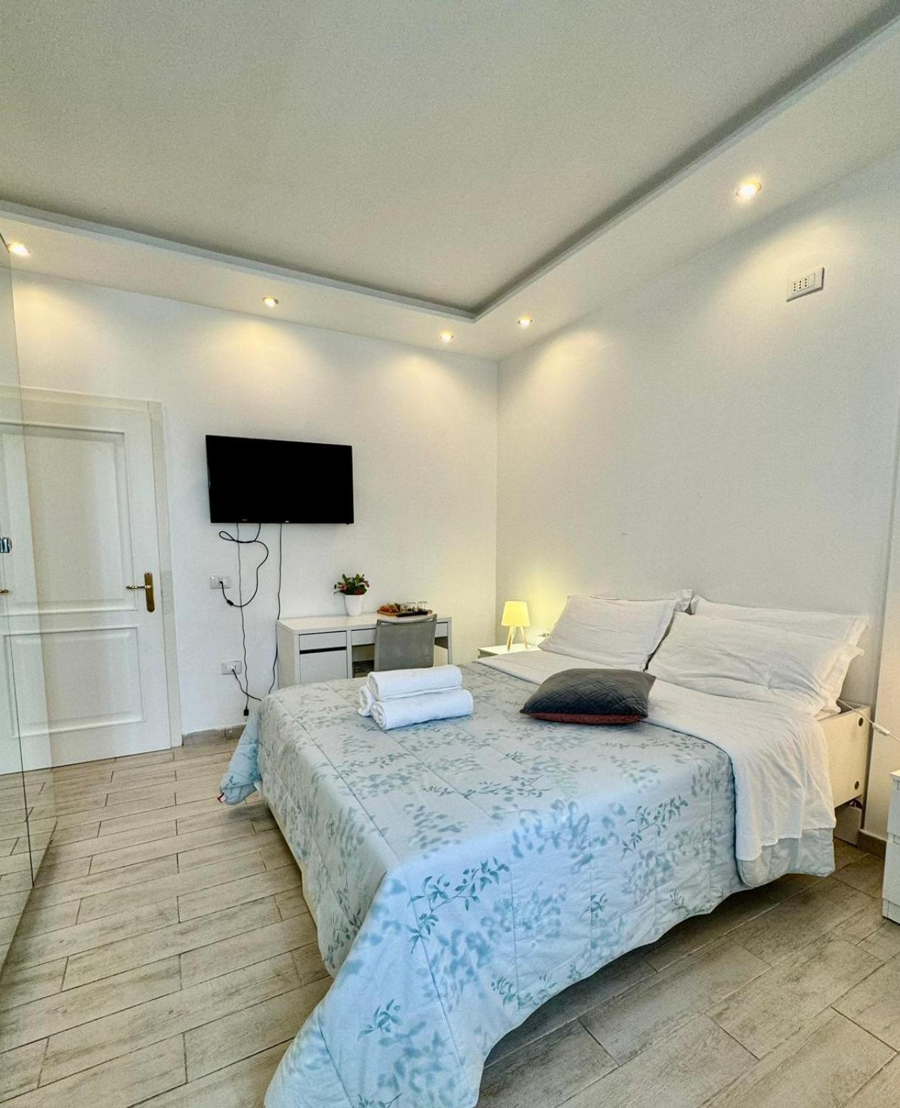 Modern Room With Private Bathroom Trente Extérieur photo