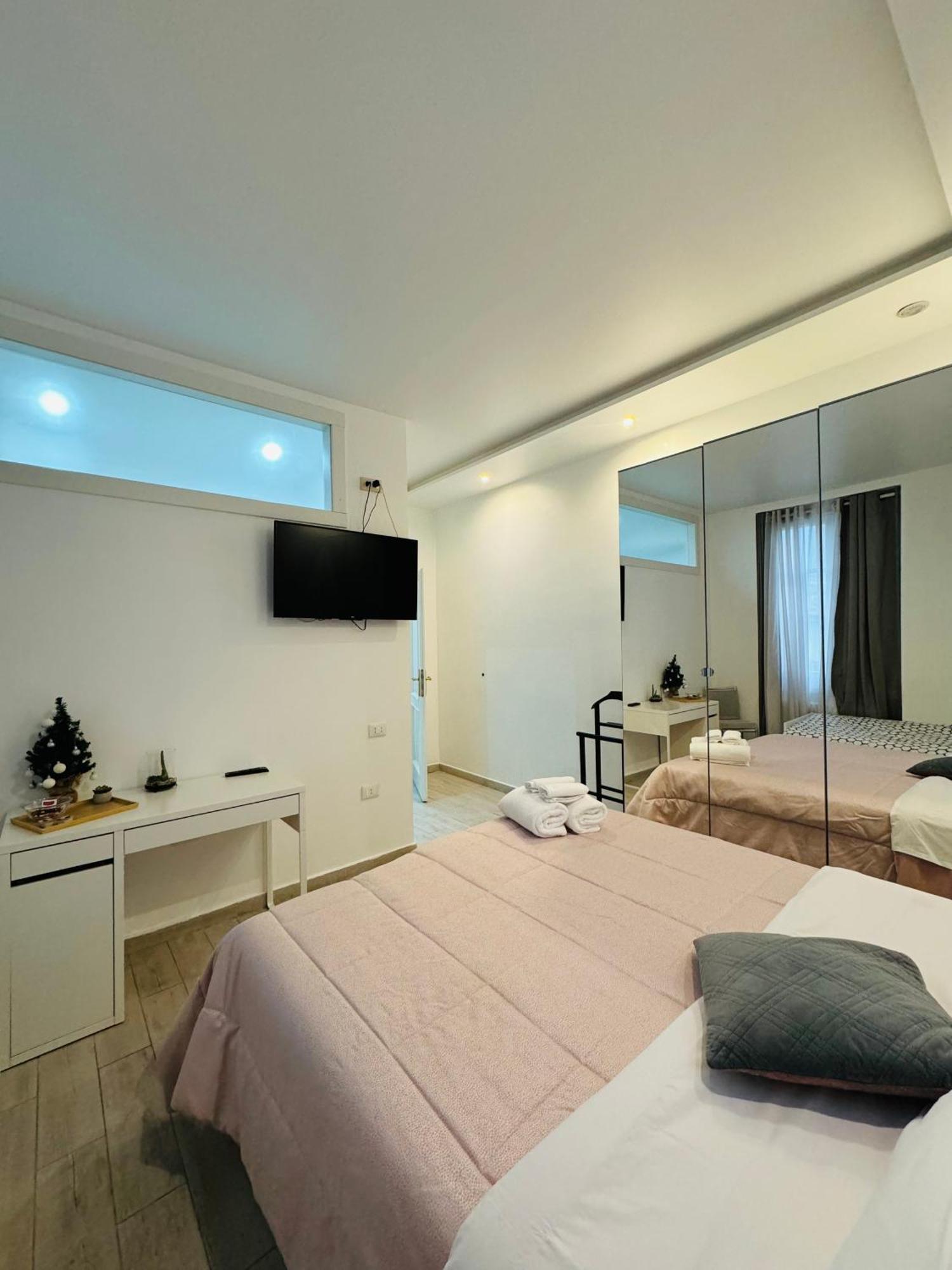 Modern Room With Private Bathroom Trente Extérieur photo